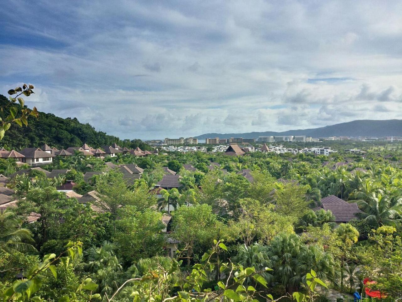 Stony Brook Villa Jianguo Resort Санья Экстерьер фото